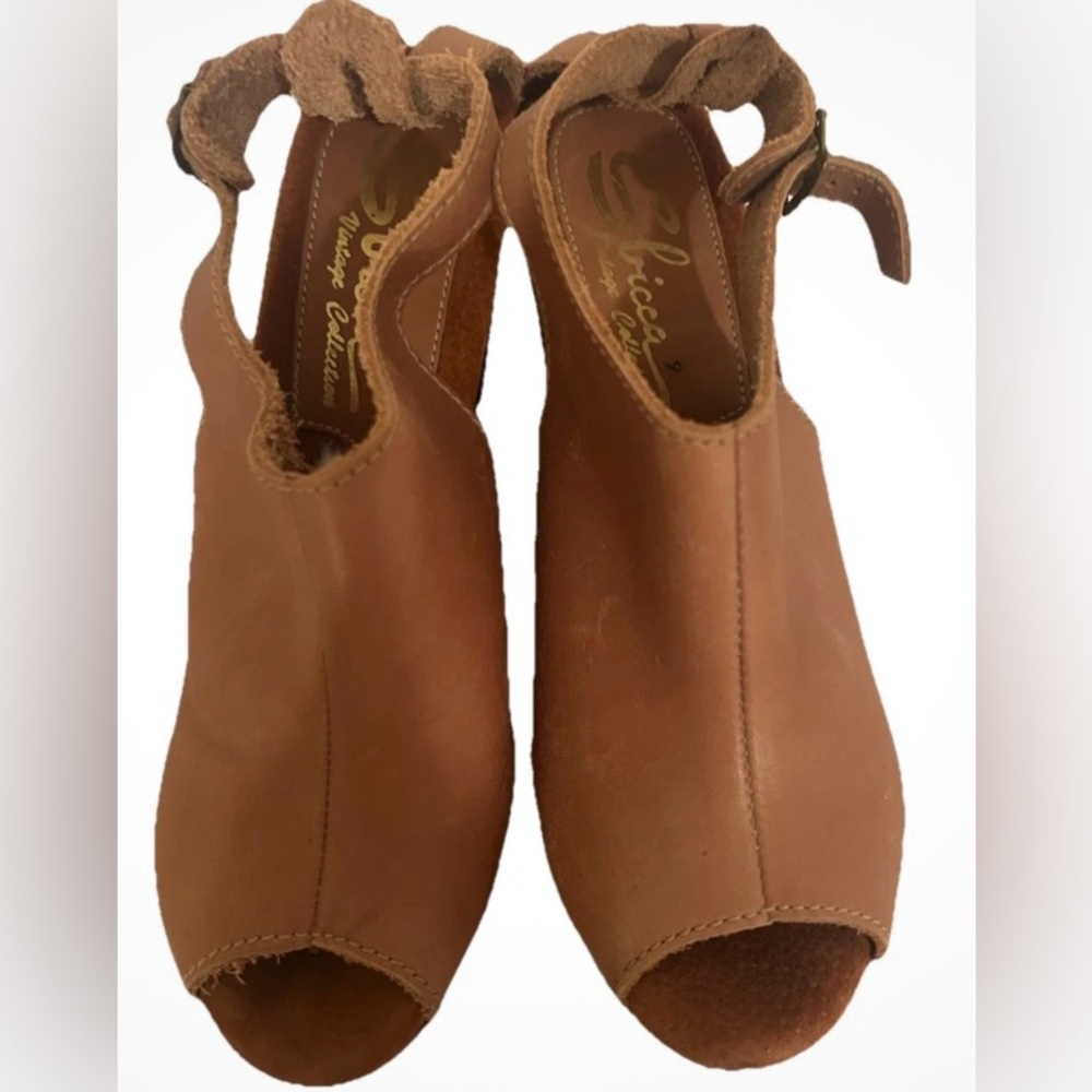 Sbicca wedges. Color is a rich caramel. Size: 40/9.